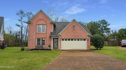 8015 Hillside Cv, Olive Branch, MS 38654