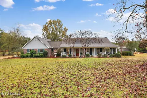 109 Water Oaks Dr, Clinton, MS 39056