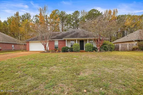 511 Eaglewood Dr, Florence, MS 39073
