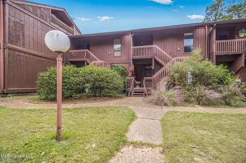 246 Lakeside Villa #J, Diamondhead, MS 39525