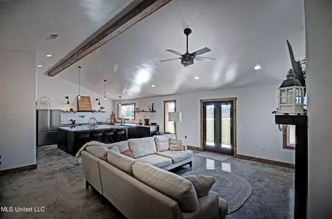 Living - 26 Marlee Savell Dr, Forest, MS 39074 photo 2 of 3