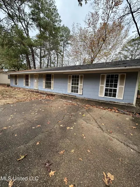3134 Woodville Cir, Jackson, MS 39212