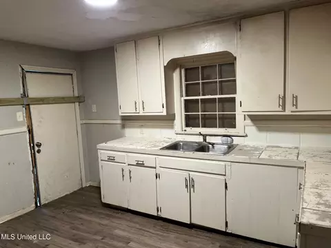 758 Launcelot Rd, Jackson, MS 39206 photo 2