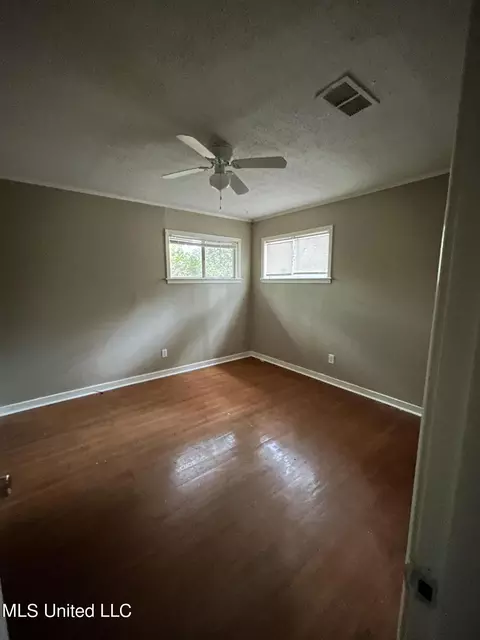 975 Valencia St, Jackson, MS 39204 photo 2