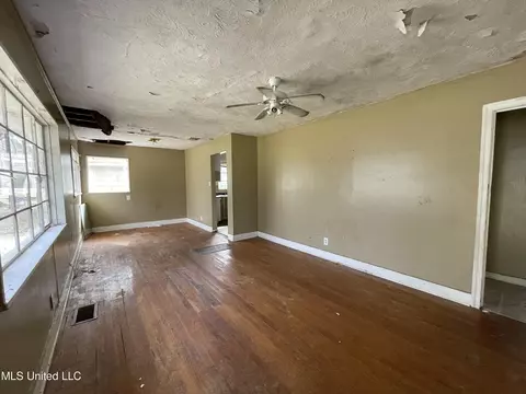 1127 Killarney St, Jackson, MS 39212 photo 2
