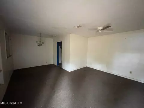 2849 Engleside Dr, Jackson, MS 39212 photo 2