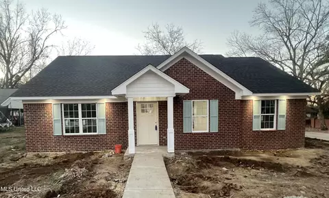 190 N Walthall St, Holly Springs, MS 38635