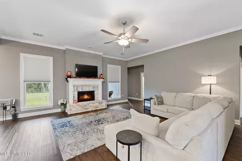 12200 E Pointe Dr, Picayune, MS 39466 photo 5
