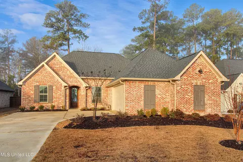332 Royal Pond Cir, Flowood, MS 39232