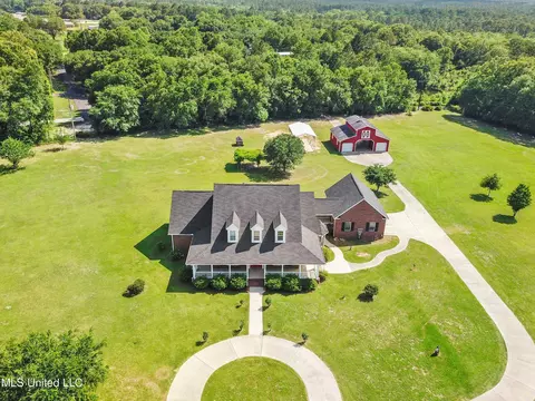 5209 Remington Rd, Moss Point, MS 39562