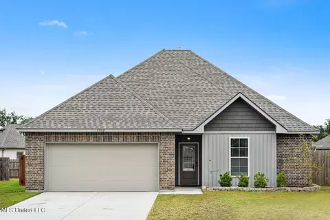 7723 Barbara Dr, Ocean Springs, MS 39564
