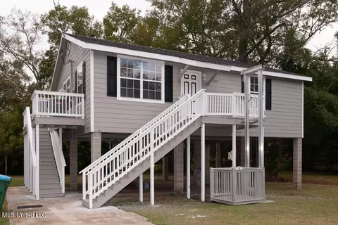 1207 12th St, Pascagoula, MS 39567