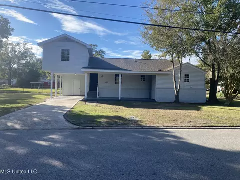 1511 13th St, Pascagoula, MS 39567