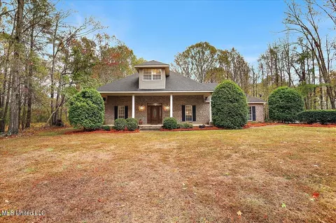 1440 Suzanna Dr, Raymond, MS 39154