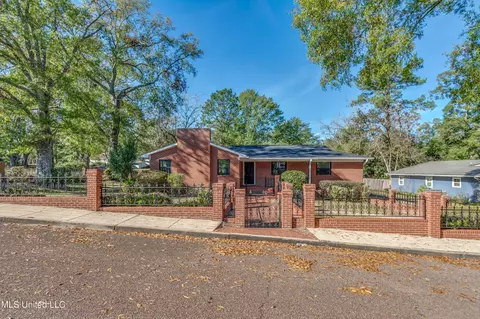 203 NW 3rd St, Magee, MS 39111 photo 2