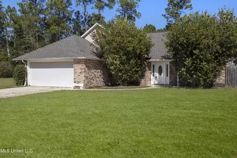 8316 Redstone Dr, Gautier, MS 39553