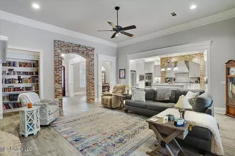 Living - 936 Trickhambridge, Brandon, MS 39042 photo 2 of 4
