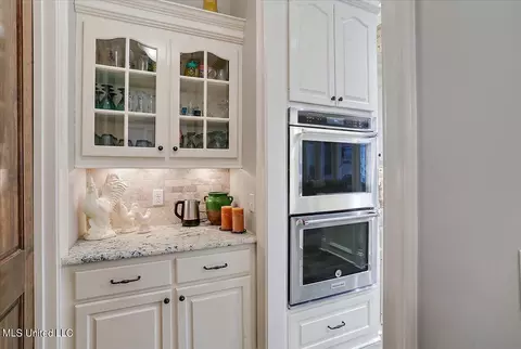 Kitchen - 936 Trickhambridge, Brandon, MS 39042 photo 6 of 7