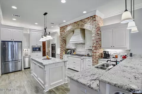 Kitchen - 936 Trickhambridge, Brandon, MS 39042 photo 1 of 7