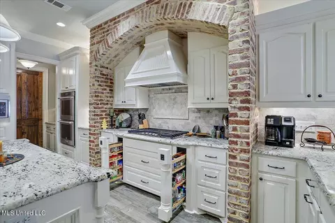 Kitchen - 936 Trickhambridge, Brandon, MS 39042 photo 4 of 7