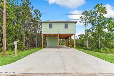 4070 Indiana St, Bay Saint Louis, MS 39520