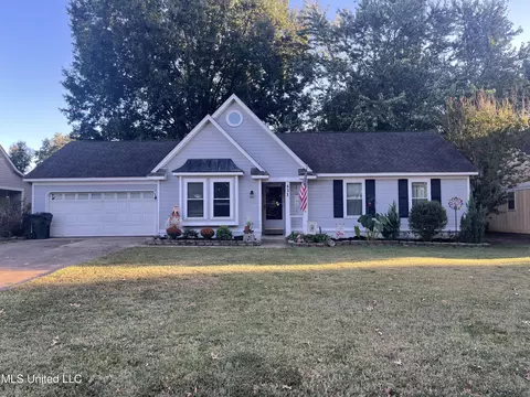 631 Woodsmoke Dr, Southaven, MS 38671
