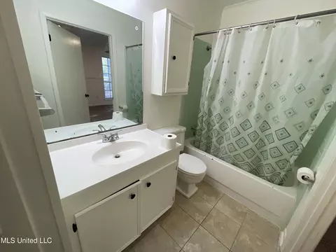 Bath - 206 NE Jadek Dr, Magee, MS 39111 photo 1 of 5