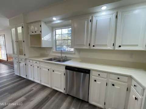 Kitchen - 206 NE Jadek Dr, Magee, MS 39111 photo 2 of 4