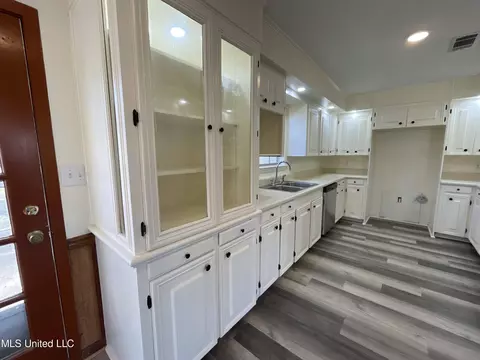 Kitchen - 206 NE Jadek Dr, Magee, MS 39111 photo 4 of 4