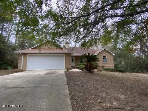 8305 Meadowdale Dr, Gautier, MS 39553