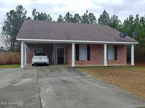 221 Habiscus St, Waveland, MS 39576