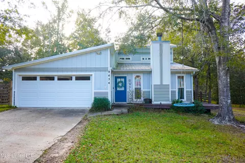 9434 Kamehameha Pl, Diamondhead, MS 39525