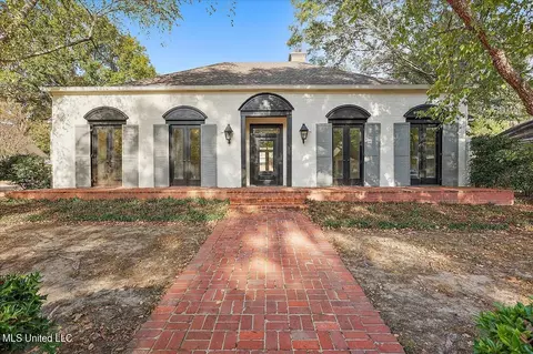 5362 Carolwood Dr, Jackson, MS 39211