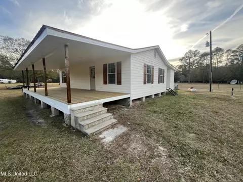 15717 Paul Coleman Rd, Moss Point, MS 39562