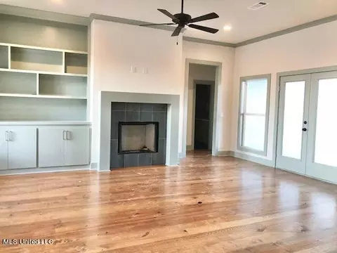 585 E Park St, Canton, MS 39046 photo 3