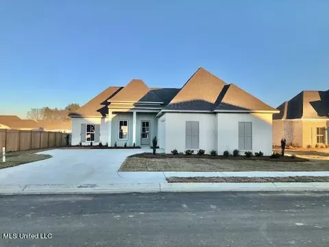 585 E Park St, Canton, MS 39046