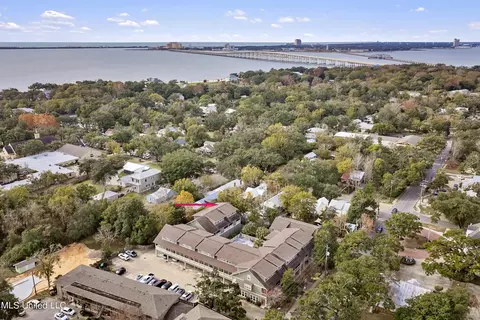 922 Porter Ave #222, Ocean Springs, MS 39564