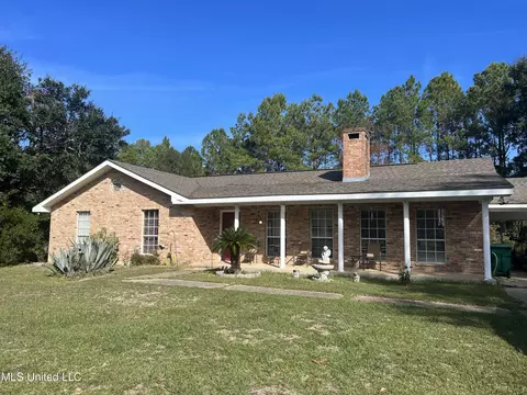 401 Felicity St, Bay Saint Louis, MS 39520