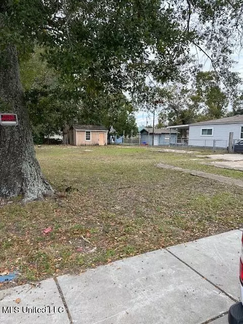 263 Laurel Ct, Biloxi, MS 39530 photo 2