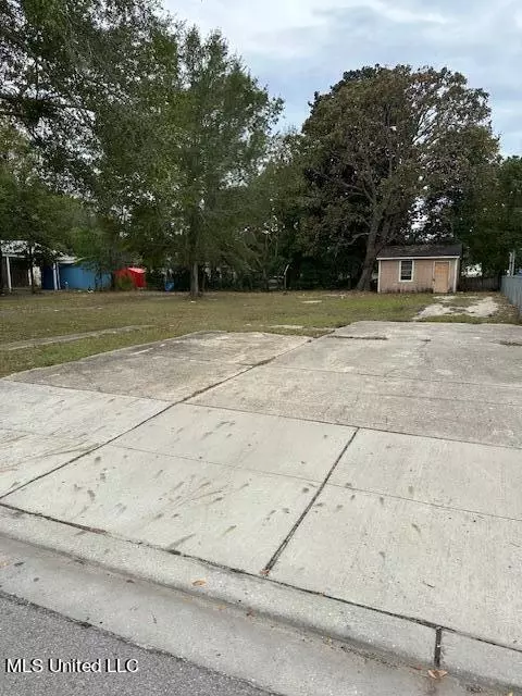 263 Laurel Ct, Biloxi, MS 39530