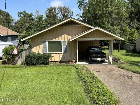 1722 Riverside Ave, Clarksdale, MS 38614