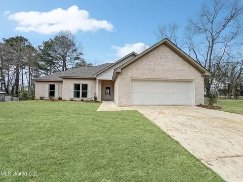 2116 Cleary Rd, Florence, MS 39073