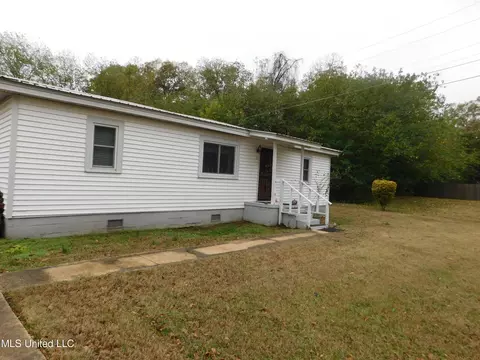11 E Northern St, Hernando, MS 38632