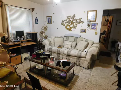 11 E Northern St, Hernando, MS 38632 photo 2