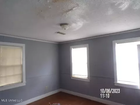 220 Decelle St, Jackson, MS 39216 photo 2