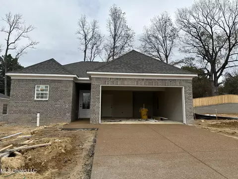 406 Flower Garden Dr, Southaven, MS 38671