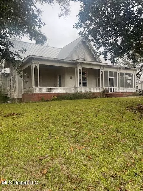 201 Royal St, Edwards, MS 39066