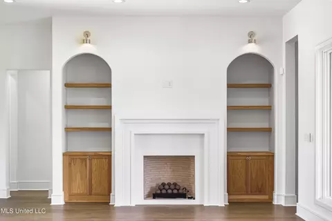 Living - 450 Whittington Cir, Madison, MS 39110 photo 1 of 1