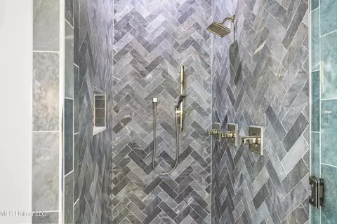 Bath - 450 Whittington Cir, Madison, MS 39110 photo 2 of 5