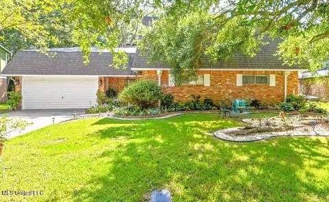 1724 Mary Ann Dr, Gautier, MS 39553